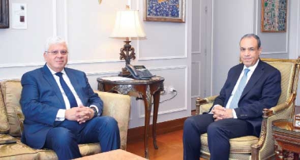 عبد العاطى يبحث رعاية الدارسين بالخارج بالتعاون مع «التعليم العالى»