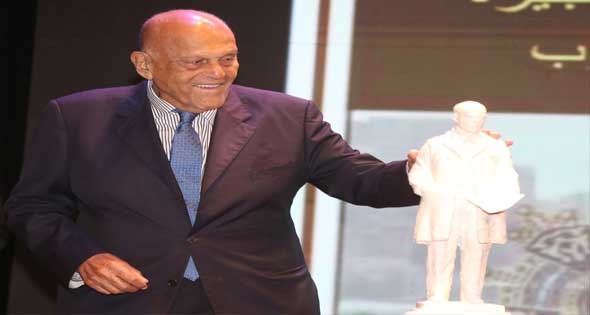 شخصية ملهمة ورمز للقيم النبيلة.. تمثال يخلّد مسيرة مجدى يعقوب