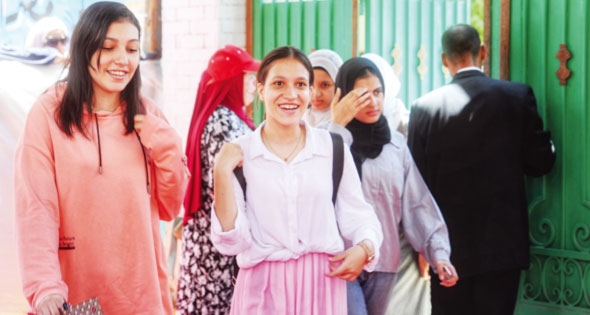 «الثانوية» تسير فى أجواء آمنة..
سهولة امتحان «الأجنبية الأولى» وشكوى من القطعة الثانية