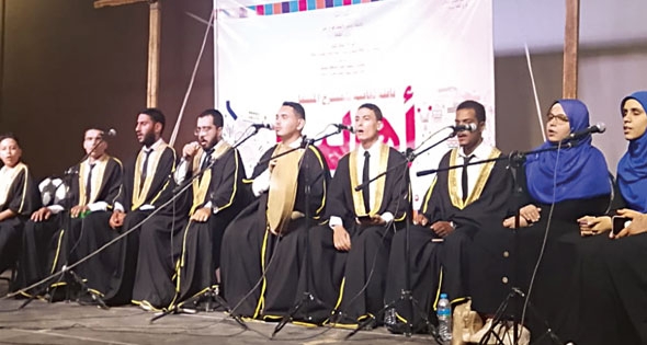 إقبال كبير على قافلة «أهالينا» والمسرح المتنقل بسوهاج