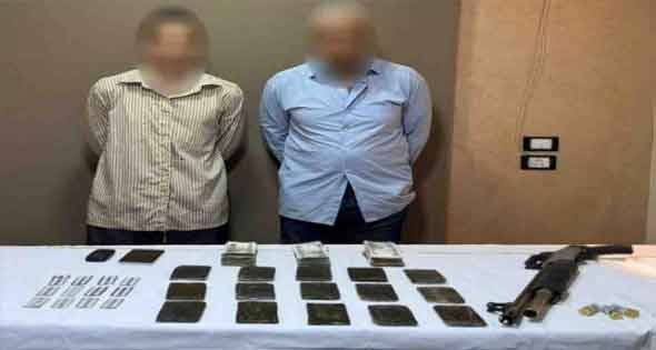عاطل ونجله يروجان المخدرات فى البحيرة