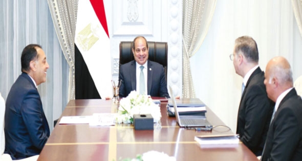 جذب رءوس الأموال الوطنية والأجنبية.. السيسى: تعظيم الاستفادة بالثروات البترولية وتنمية الاكتشافات وتحقيق انطلاقة فى قطاع التعدين