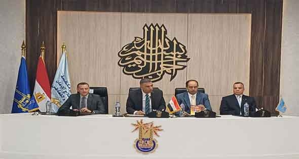 «أسوان بلا إدمان».. مبادرة طرق الأبواب لتوعية الشباب..
المحافظ: التركيز على صغار السن والنزول إليهم فى القرى والجامعات