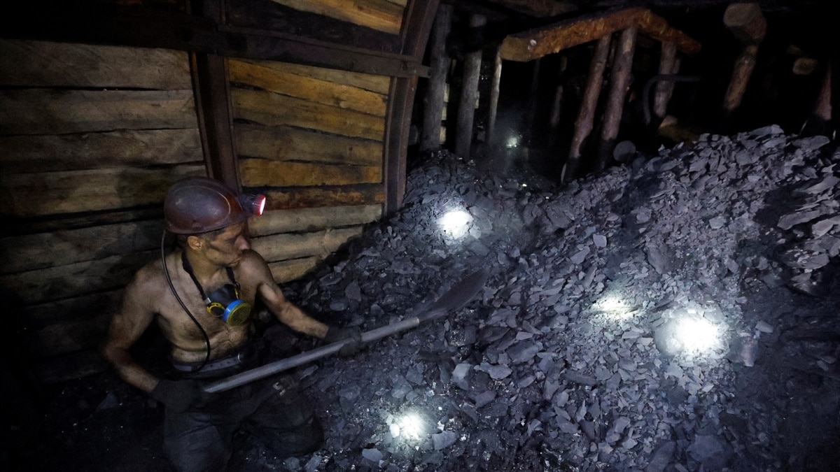 Putin baselessly offers Ukraine's rare earth minerals as Russian commodity