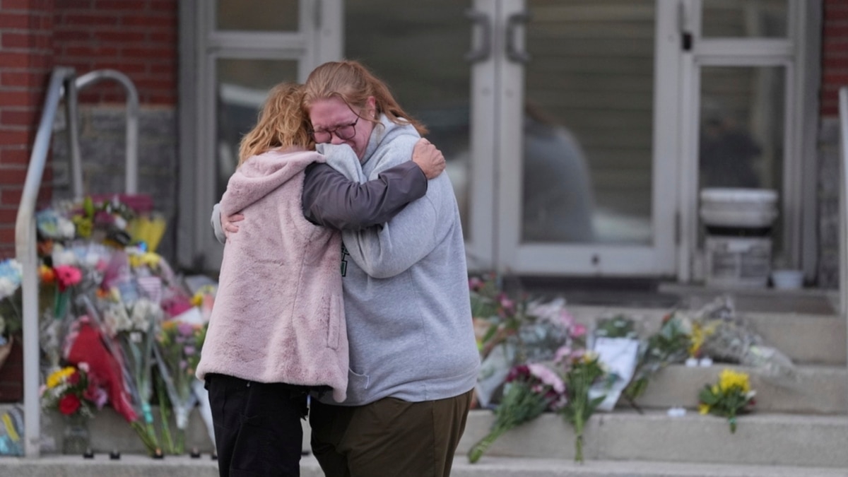 Officer killed after gunman takes hostages at Pennsylvania hospital