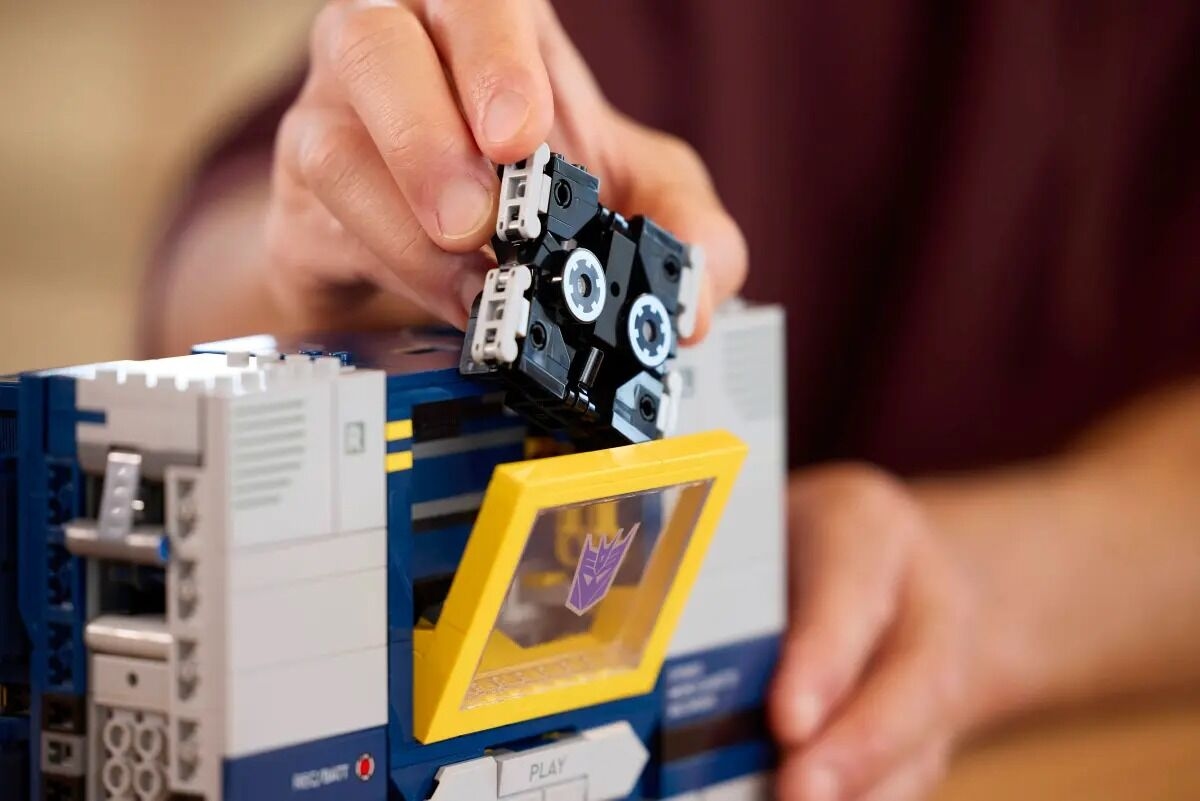 LEGO Rolls Out G1 Transformers Soundwave Set In Aug