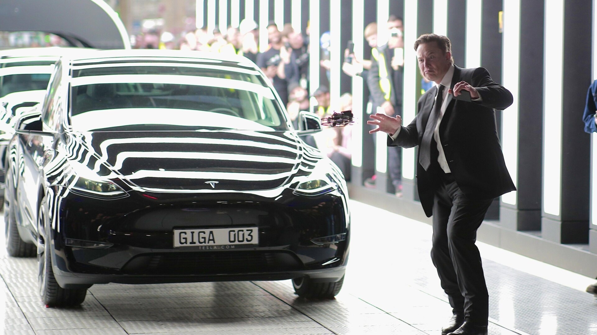 Decoding Tesla's New 'Fully Autonomous' Car Video—and What It Isn't Telling You