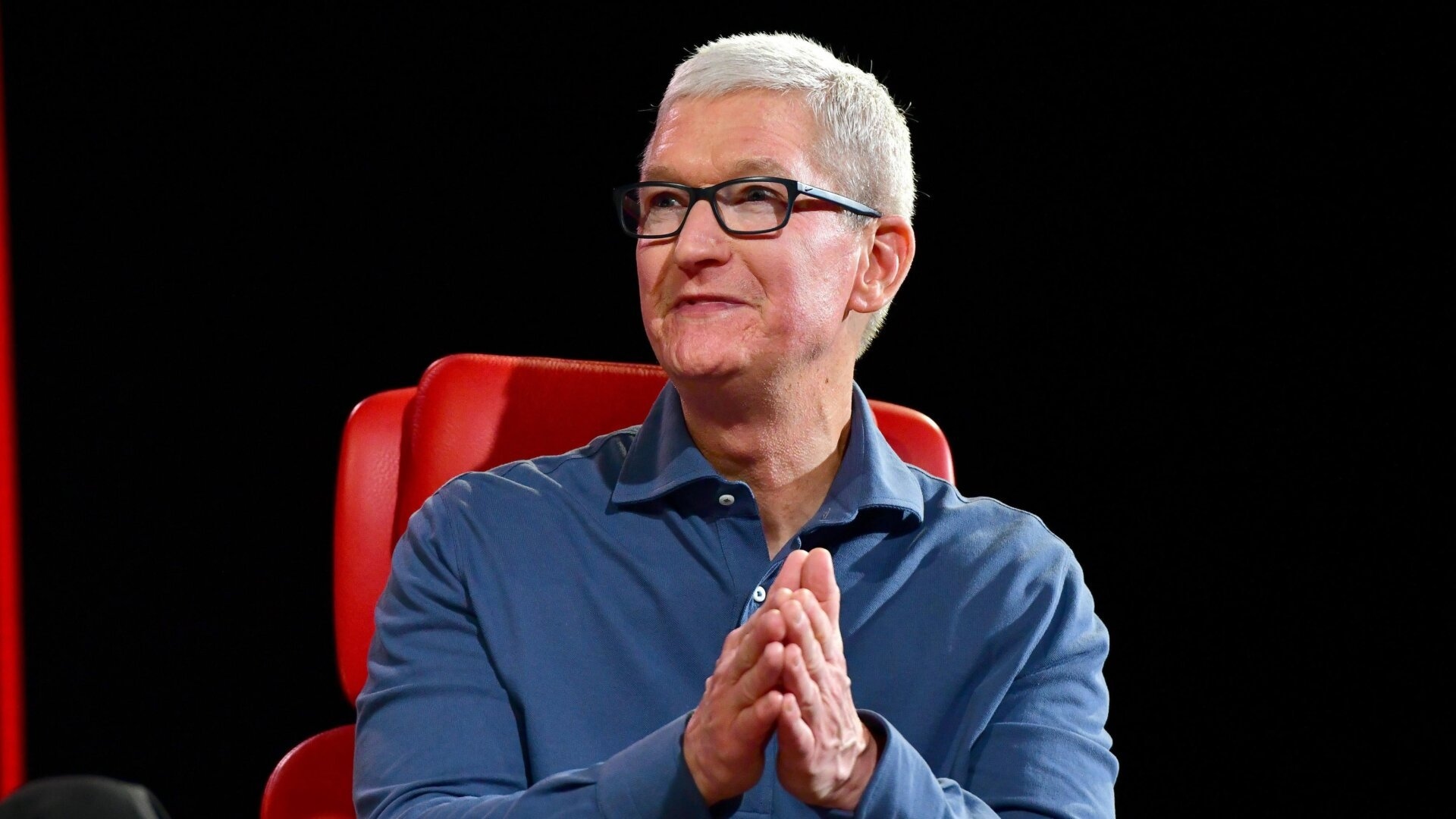 Apple CEO Tim Cook Calls AI ‘Bigger Than the Internet' in Rare All-Hands Meeting