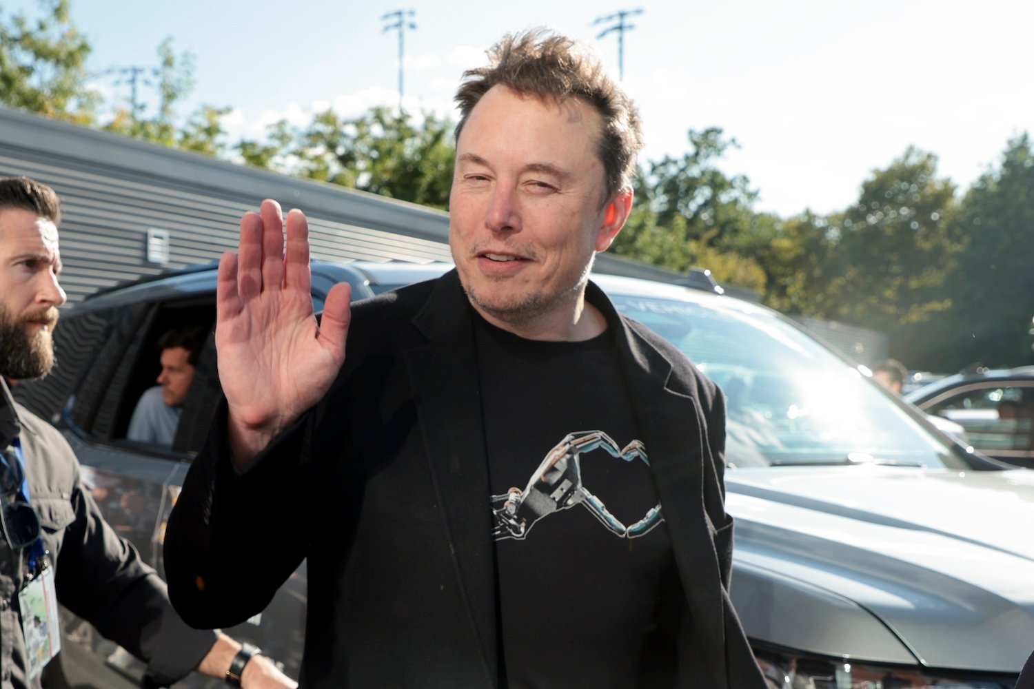 Elon Musk-Founded Brain Implant Startup Says It's a ‘Disadvantaged' Business Despite Being Worth $9 Billion