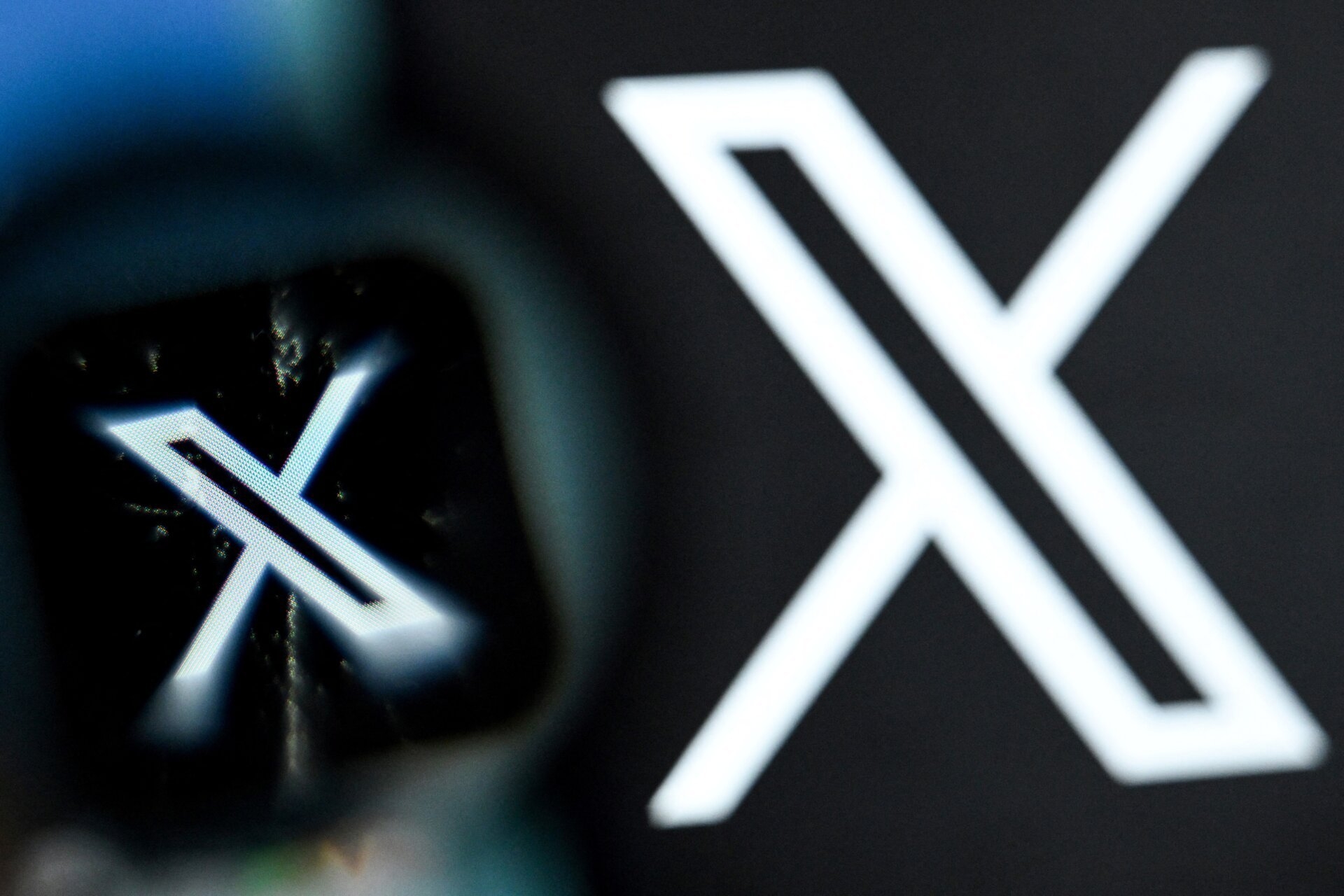 Elon Musk Wants You to Use XChat for Your Next Signalgate