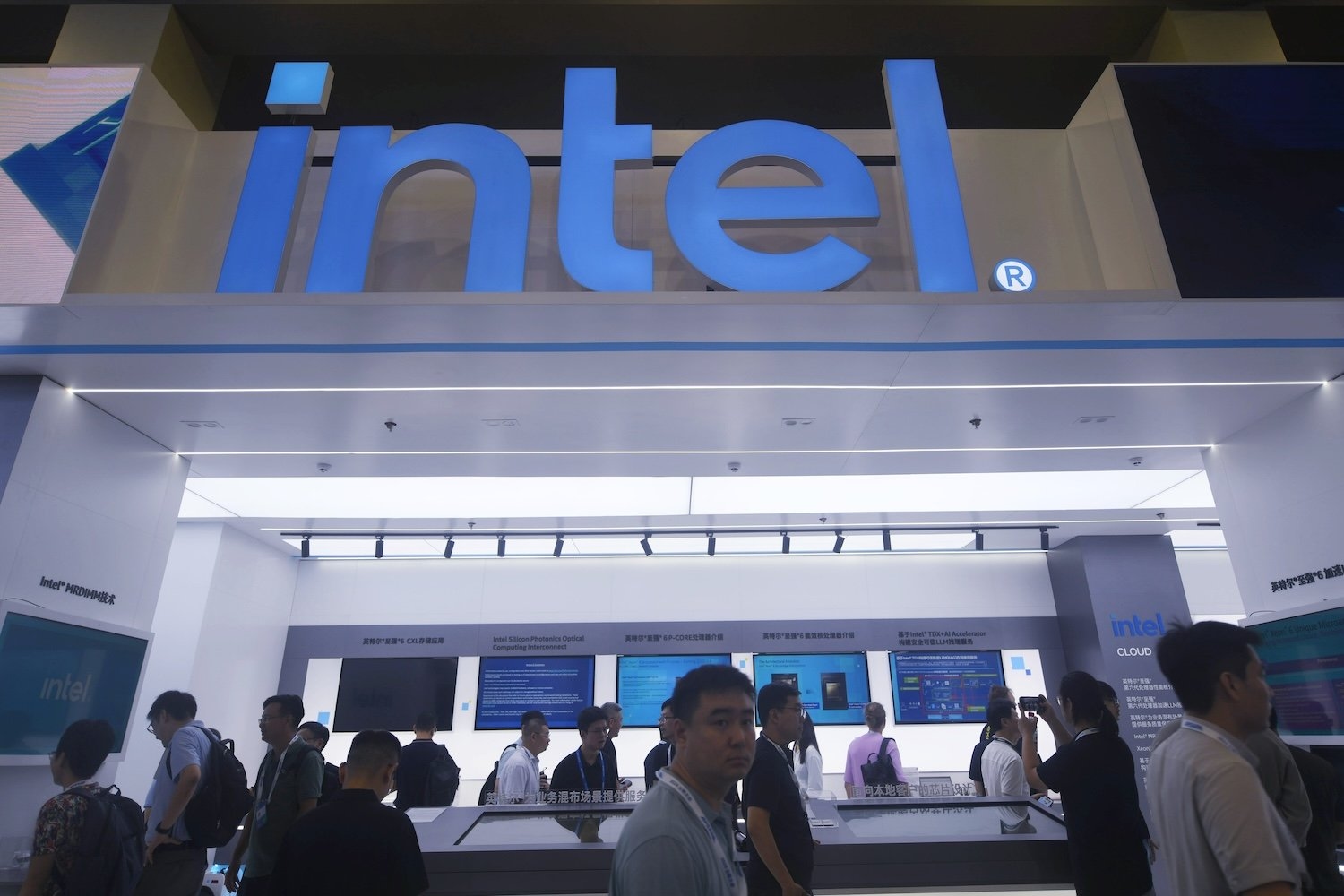 Intel's Steady Decline Continues With 15% Cut to Staff and Scrapped Factory Plans