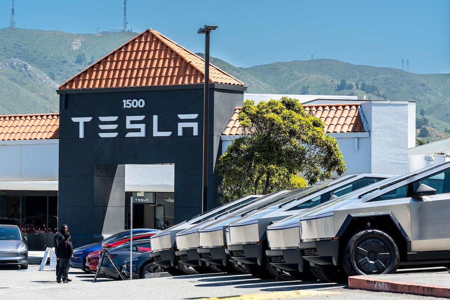 American Interest in EVs Plummets to Lowest Level Since 2019