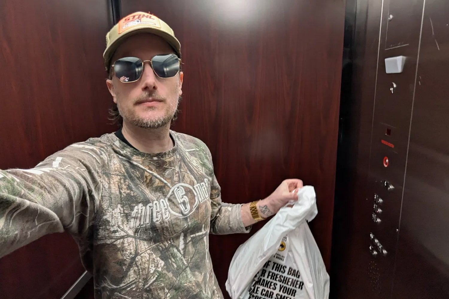 Laid Off Metaverse Engineer Says He Is DoorDashing and Living in a Trailer