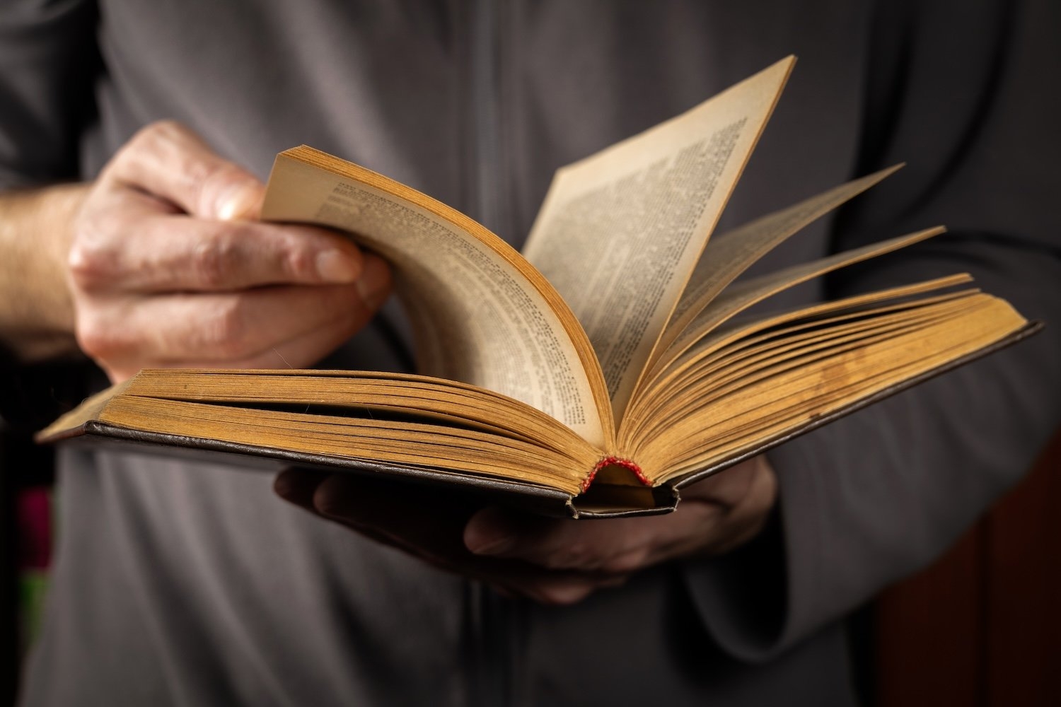 Chicago Paper Publishes ‘Summer Reading List' of Fake Books Created With AI