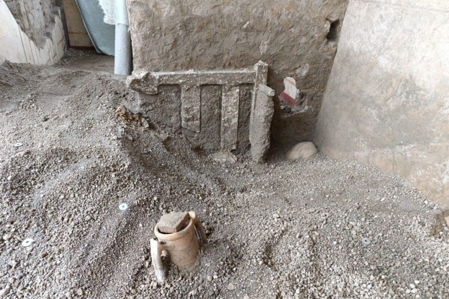 Pompeii Family Blocked Bedroom Door With Bed to Escape Eruption, New Findings Reveal