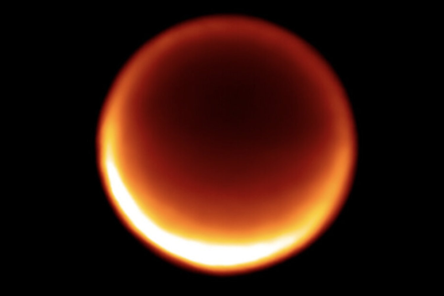 Scientists Track Methane Clouds Wafting Over Titan's Lakes for the First Time