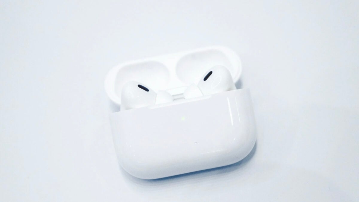 With AI Siri Delayed, Apple's AirPods Pro 3 May Be Next