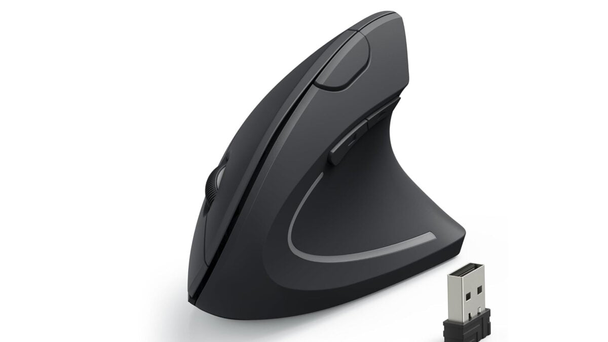 Anker's Vertical Ergonomic Mouse Is Basically a Back-to-School Giveaway, Now at Its Lowest Price