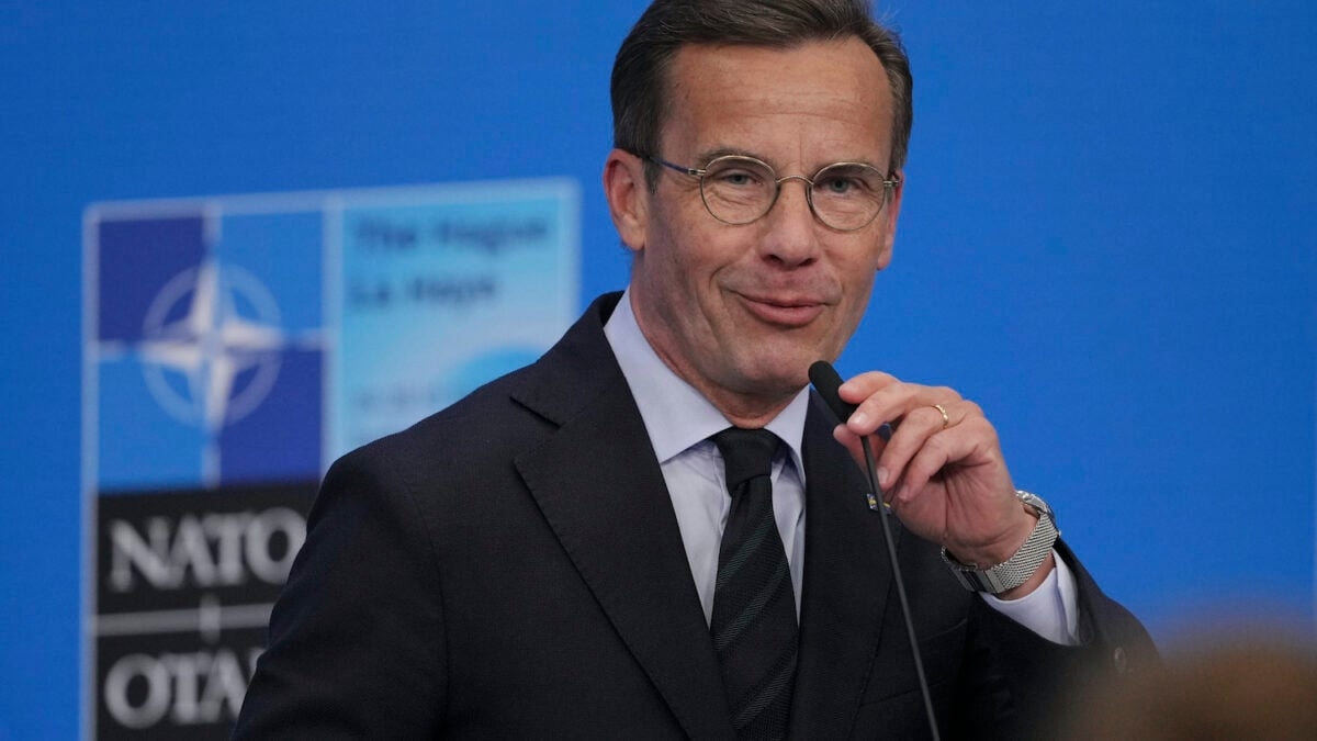 Prime Minister of Sweden Dragged for Admitting He Uses ChatGPT to Help Him Make Decisions