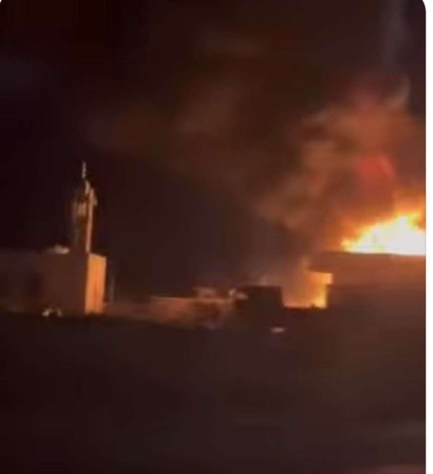 سياسي يعلق على قصف ميناء الضبة في حضرموت وميناء الحديدة