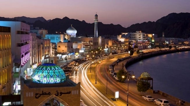 du and Omantel expand Gulf connectivity with high-speed fibre network