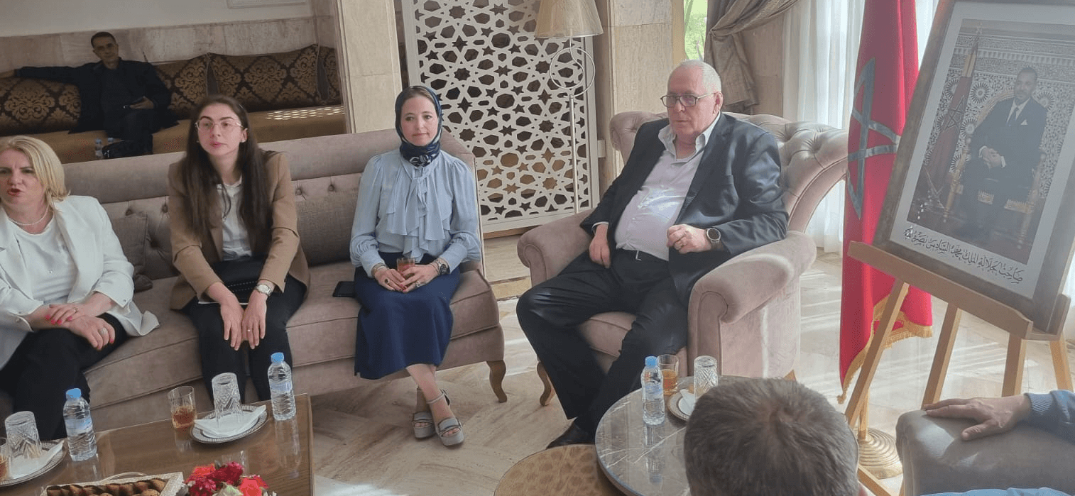 نائبة رئيس الجمعية المغربية لرؤساء مجالس العمالات والأقاليم تستقبل وفدا يمثل جمعية بلديات دولة رومانيا (A.CO.R)