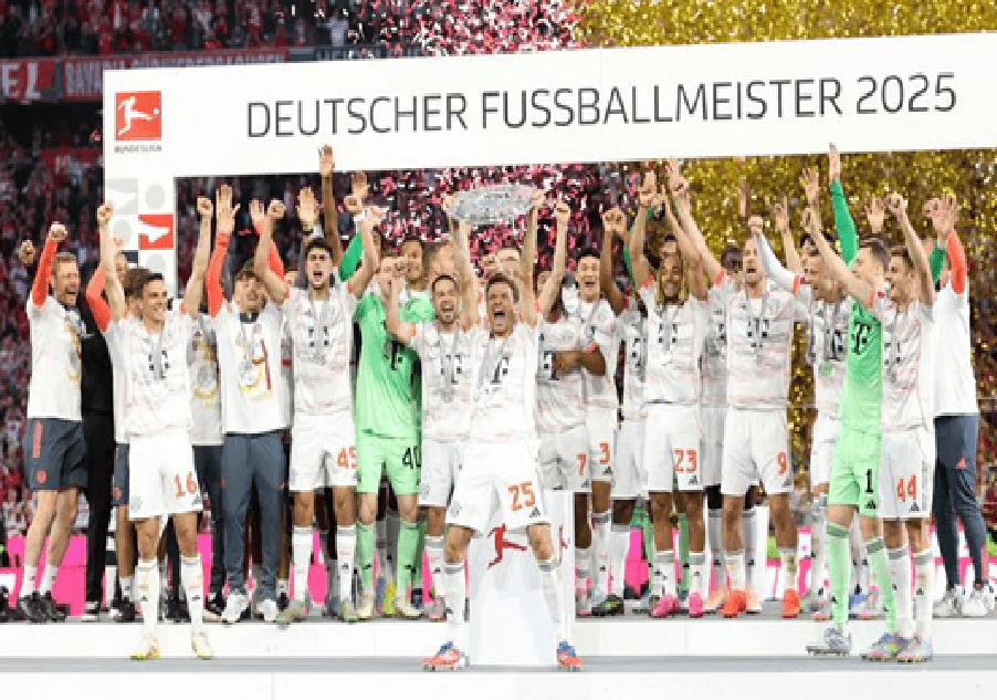 بطولة ألمانيا لكرة القدم: بايرن يحتفل بلقبه الـ34 بفوزه على ضيفه بوروسيا مونشنغلادباخ (2-0)