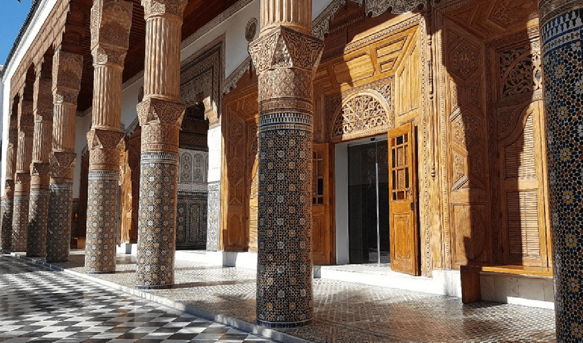 معرض 'دار الباشا 1447'.. استكشاف لتأملات حسن حجاج حول مفاهيم الزمن وعملية الإبداع الفني