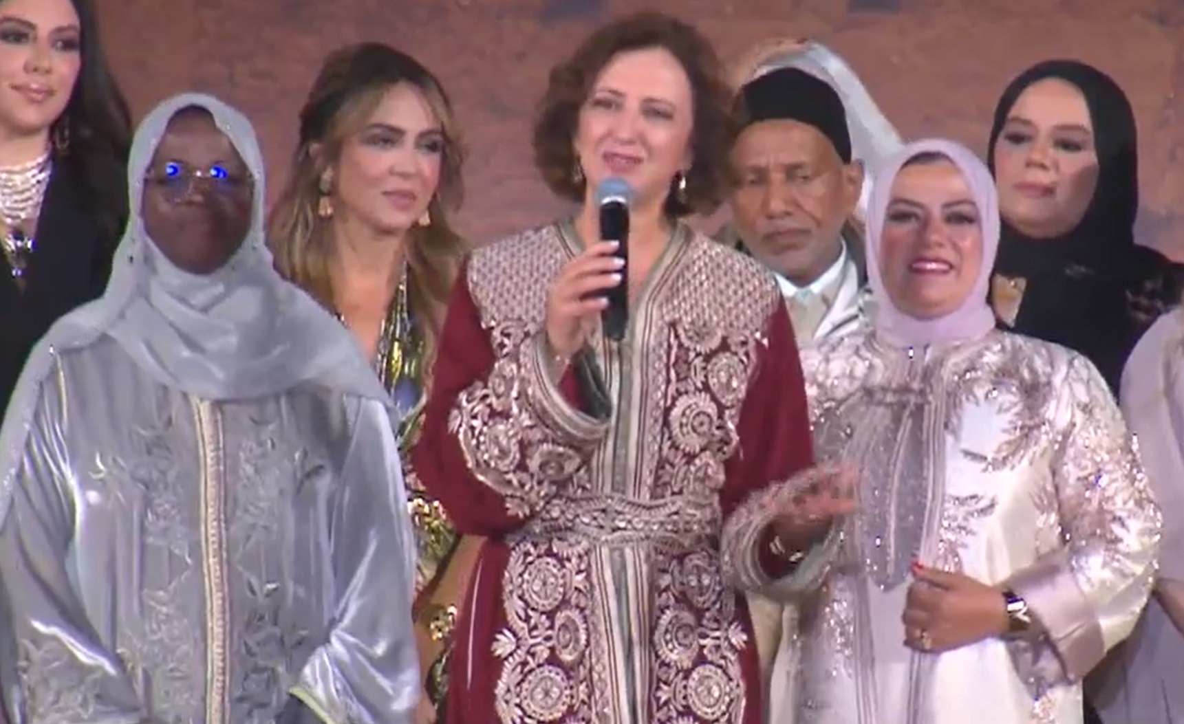'أسبوع القفطان' يحتفي بالصحراء المغربية ويكرس المملكة كمرجع عالمي للقفطان