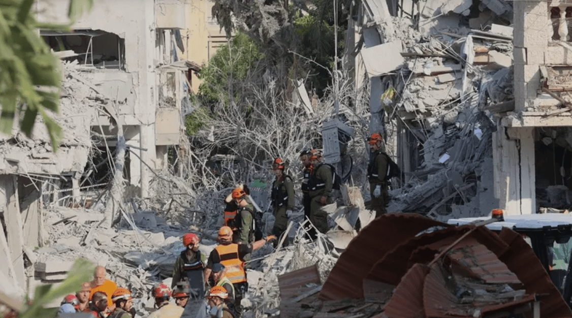 الهجمات الصاروخية المتبادلة بين إسرائيل وإيران اسفرت عن مقتل حوالي 224 شخصا وإصابة أكثر من ألف.. في اليوم الثالث من المواجهة العسكرية