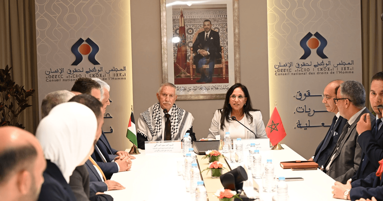 آمنة بوعياش تجري مباحثات مع وفد عن دائرة حقوق الإنسان والمجتمع المدني بمنظمة التحرير الفلسطينية
