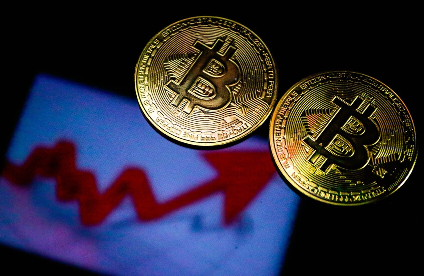 عملة 'البيتكوين' تتجاوز حاجز 121 ألف دولار