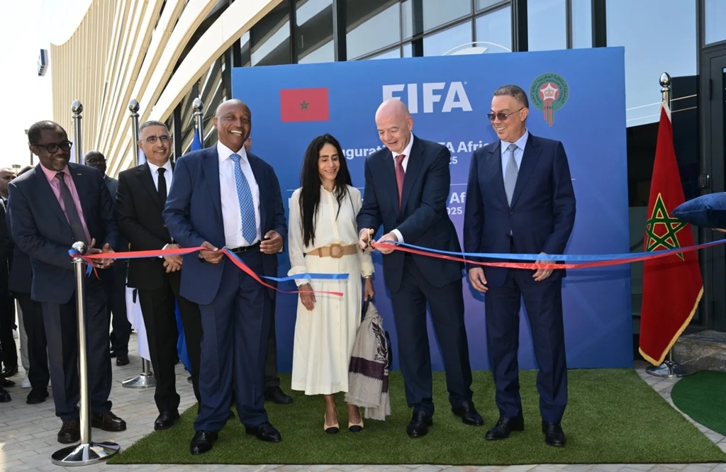 موقع ' الوئام' الإخباري الموريتاني:افتتاح مكتب الاتحاد الدولي لكرة القدم بافريقيا مؤخرا بمدينة سلا يشكل فرصة لتقريب 'الفيفا' من هموم الكرة الافريقية