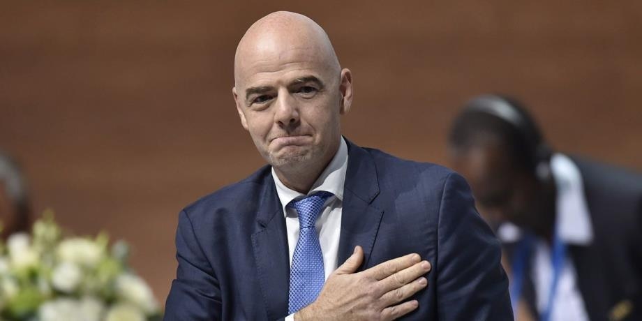 رحيل أحمد فرس.. رئيس 'فيفا' يحتفي بالمسيرة الاستثنائية لأسطورة كرة القدم الإفريقية