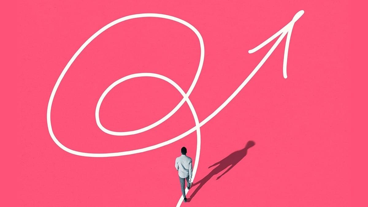 كيف تبني مساراً مهنياً في مجال بعيد عن تخصصك؟