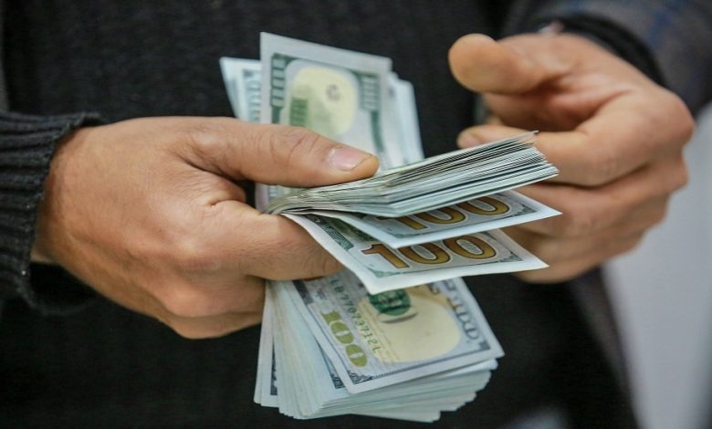 شركات الصرافة في عدن تواصل الامتناع عن بيع العملات الأجنبية لليوم الثاني
