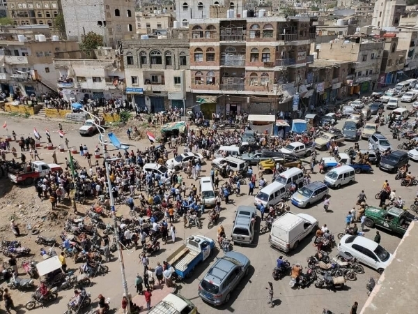 صاروخ باليستي ينفجر وسط الحوبان بعد فشل حوثي بإطلاقه نحو إسرائيل