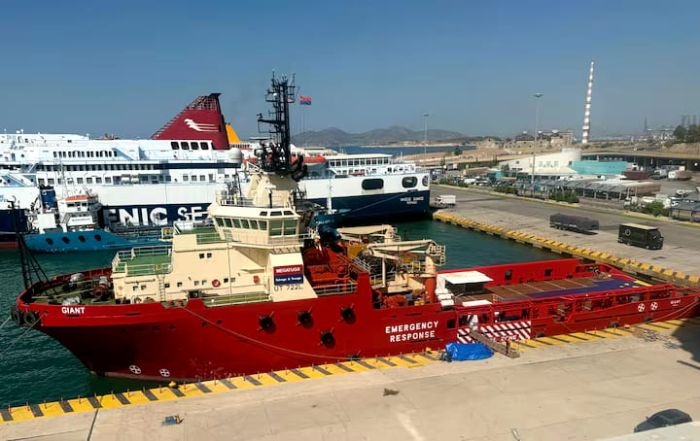 اليونان ترسل سفينة إنقاذ إلى البحر الأحمر