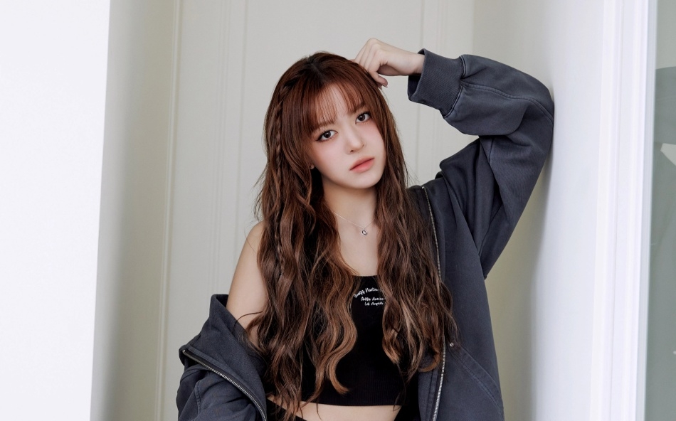 (Video) 'Not Falling For That': NMIXX's Lily Declines Fan's Request To Sing Off-Pitch During Livestream