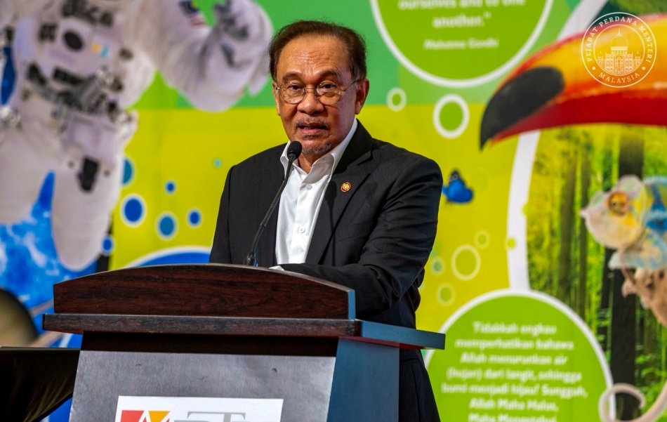 (Video) PM Anwar Ibrahim Announces RM100 Aid & Declares 15th September As Public Holiday