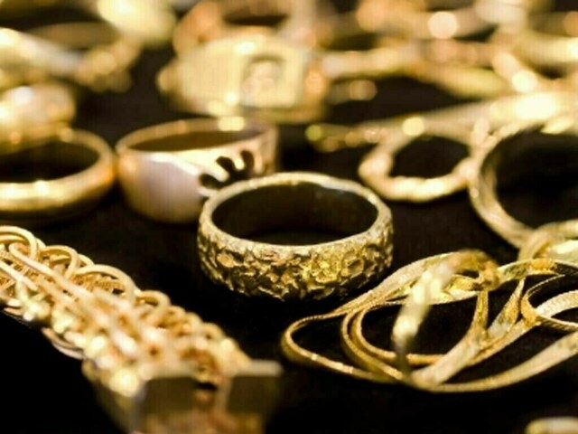 Gold dips as trade anxiety eases