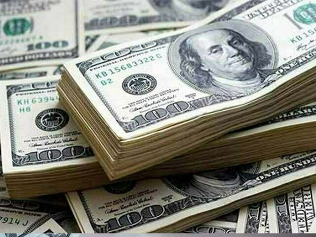 Dollar gains after GDP contraction