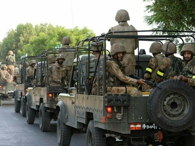 Traders, others stage rally to express solidarity with armed forces