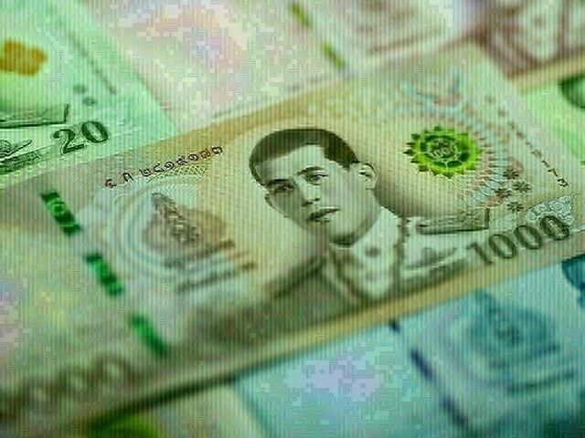 Asian currencies: Thai baht falls against dollar