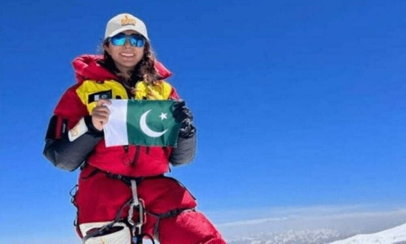 Naila Kiani summits Kanchenjunga