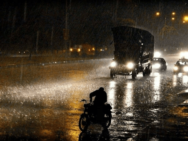 Impact-based weather alert: Showers, thunder, winds & dust storms in Punjab, Islamabad & KPK likely