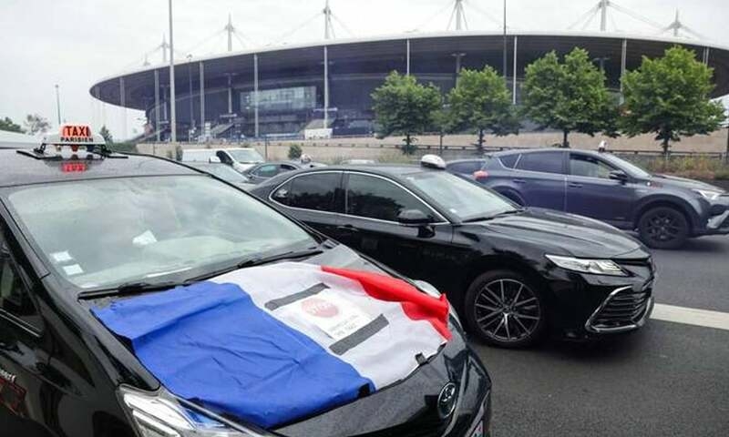French taxi drivers threaten airports, French Open tennis in standoff