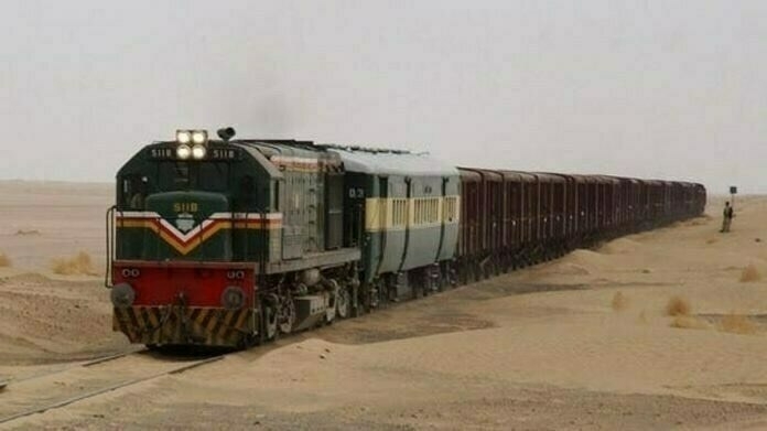Karachi handles 99pc of country's cargo through roads: Call to shift road freight to railways
