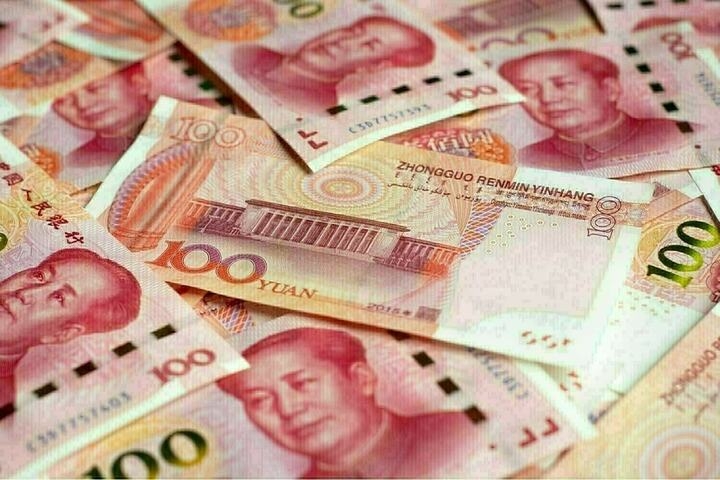 China's yuan looks set for monthly rise