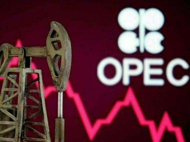Oil gains as wildfires threaten Canada supply